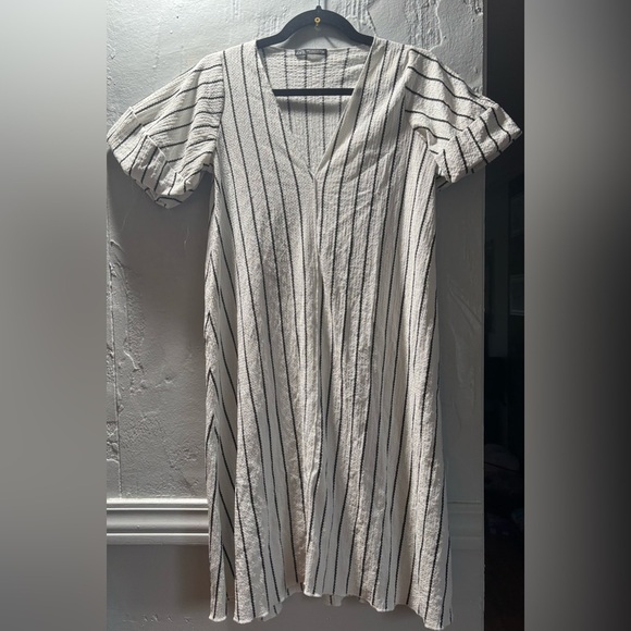 Zara MIDI drees Black and White Striped V-neck and short puff sleeves - Picture 8 of 13